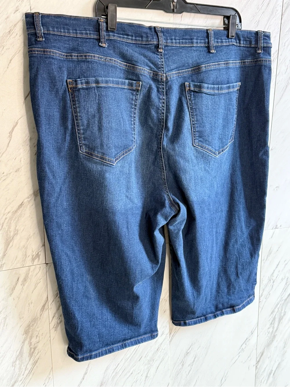 3/$50 Gloria Vanderbilt Amanda All Around Slimming Denim Bermuda Shorts 24W